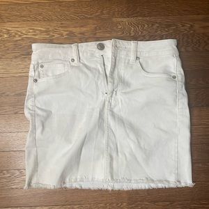 American Eagle denim skirt in white, size 8 Long